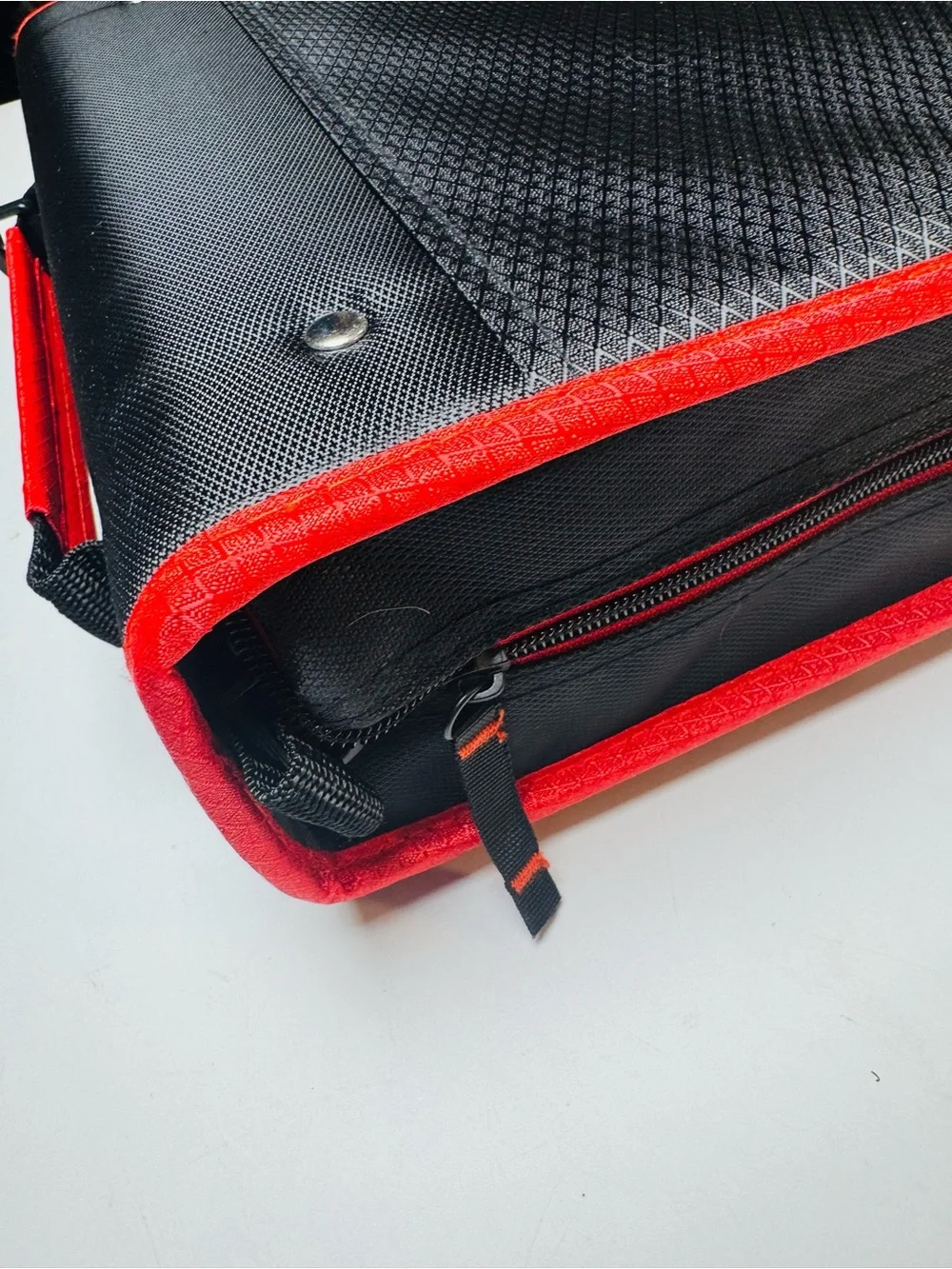 Five Star 3-Inch Zipper Binder – Red & Black – 850 Sheet Capacity